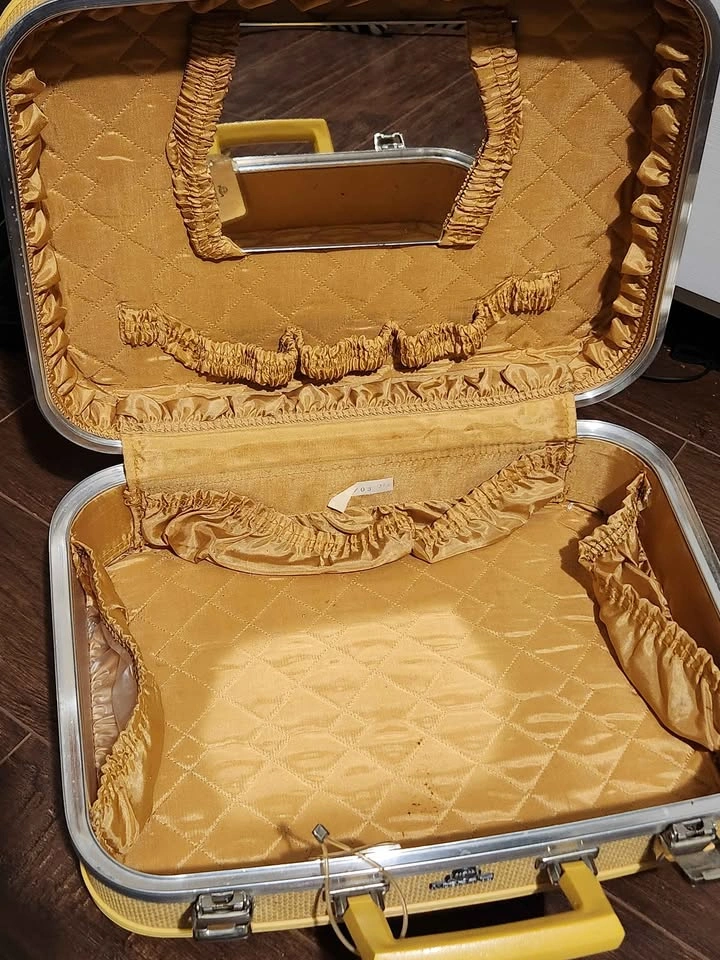 Vintage McBrine Hardshell Travel Case - photo 2