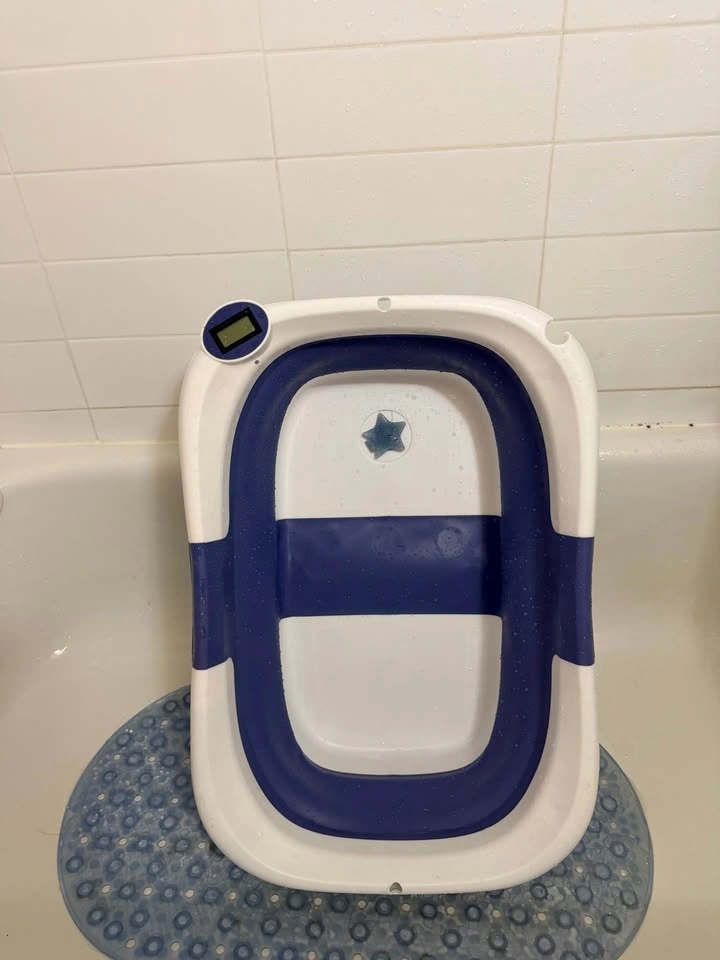 Baby foldable bath tub with temperature monitoring probe - photo 4