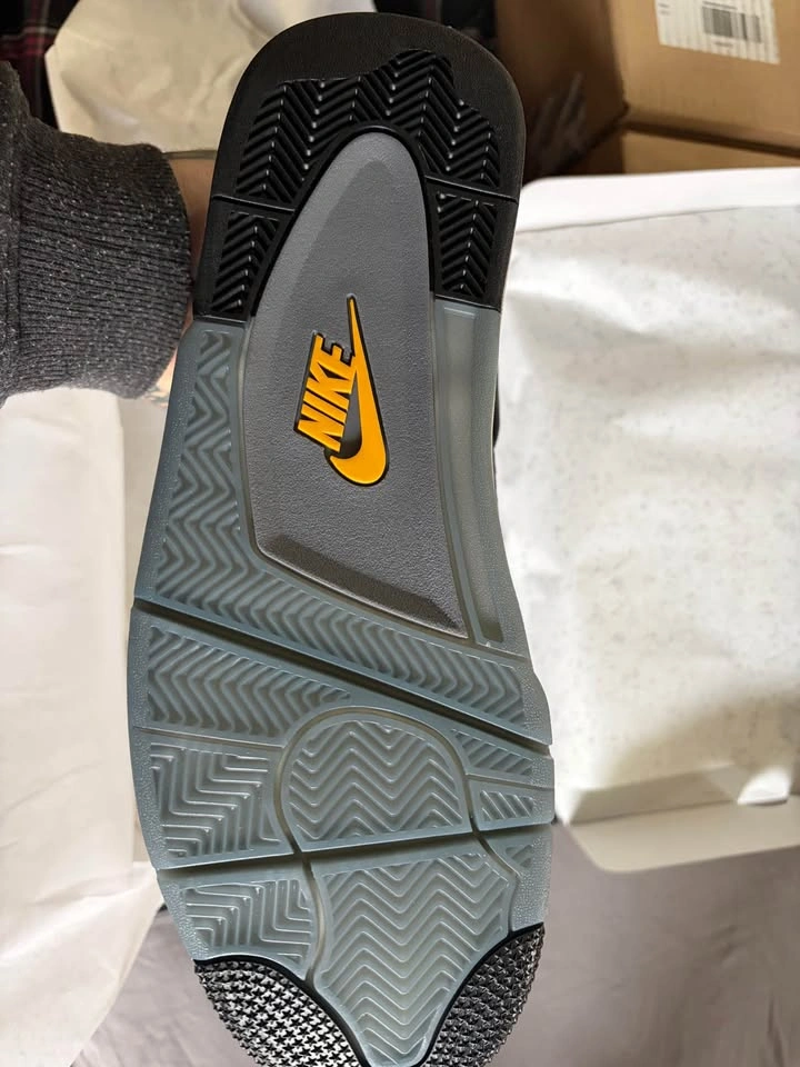 Lakers Air Jordan 4 - photo 3