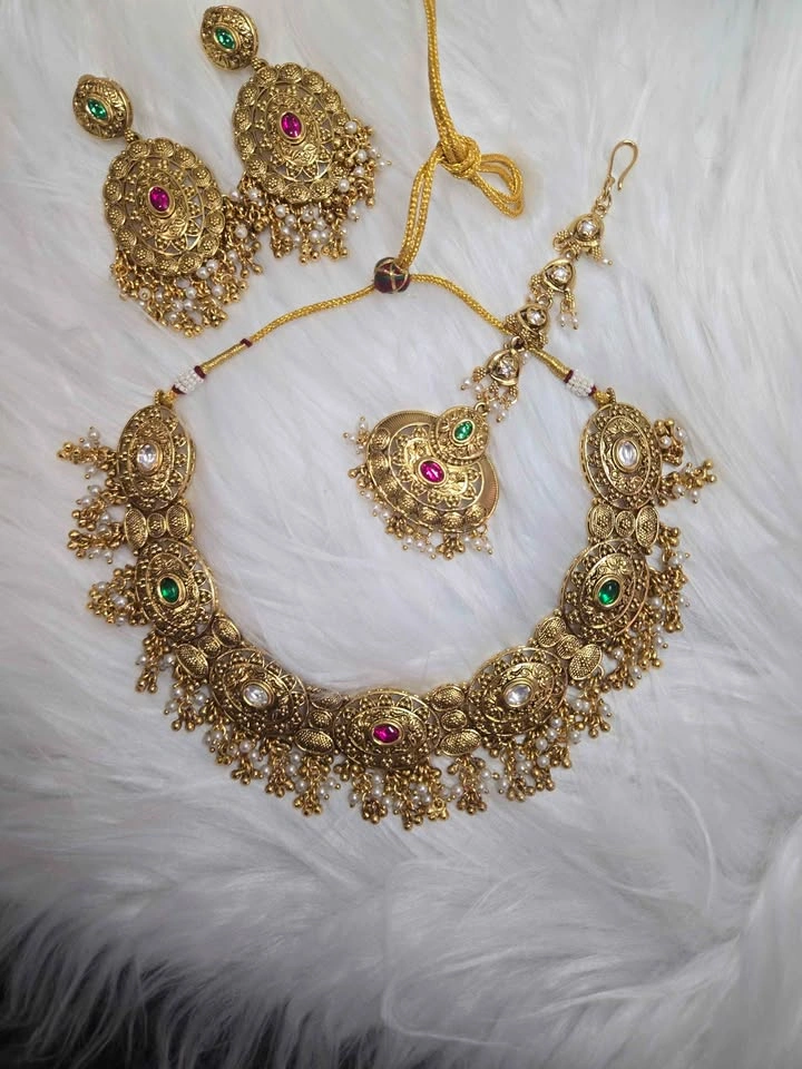 Premium Antique Gold Kundan Necklace Set with Maang Tikka - photo 3