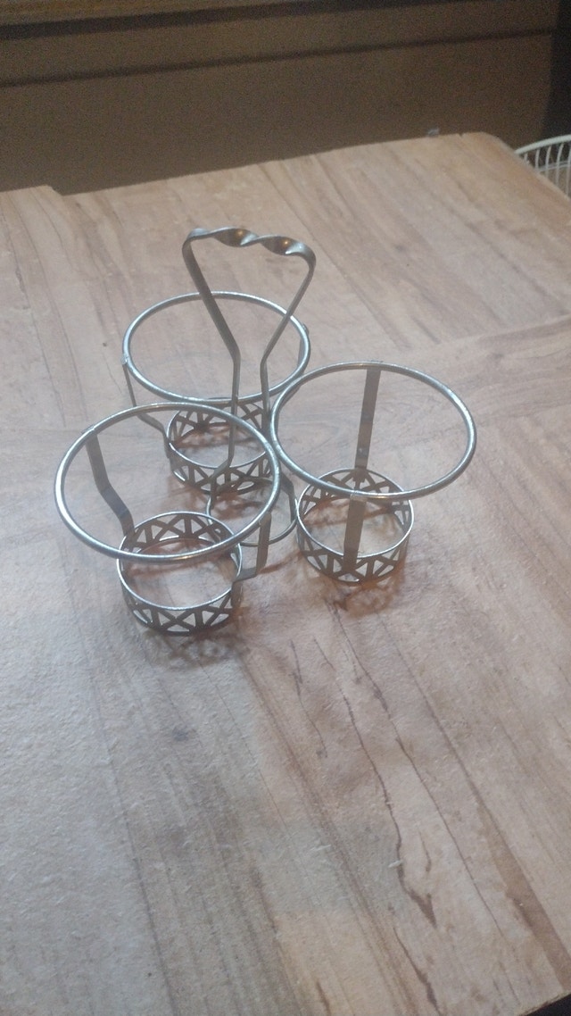 Condiment dish holder