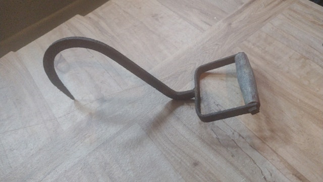 2 Hay bale hooks