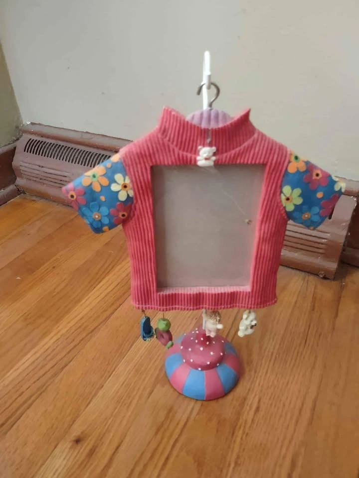 Portrait photo frame