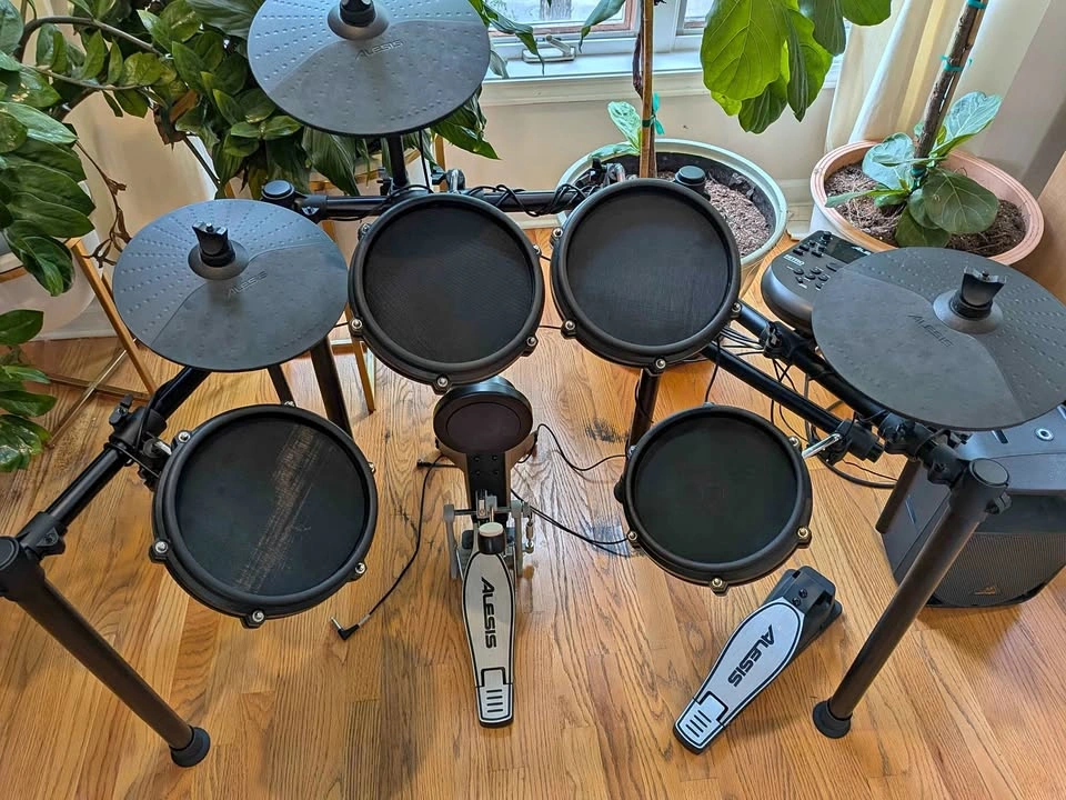 Alesis nitro max dual mesh 8 piece electronic drums
