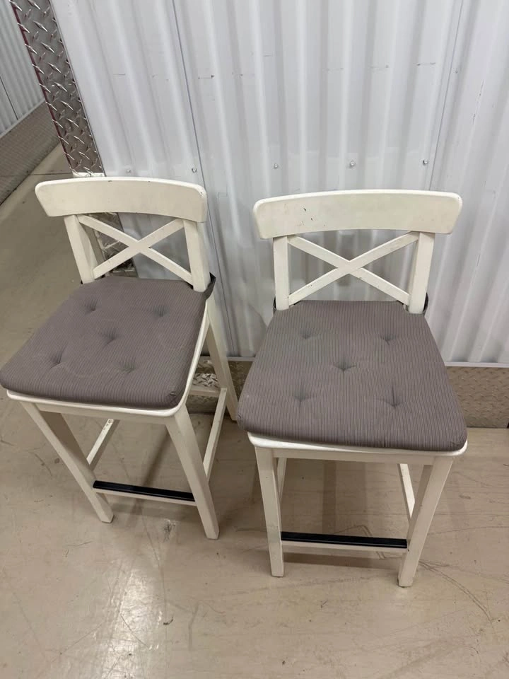 Moving Sale - White high chairs - photo 2