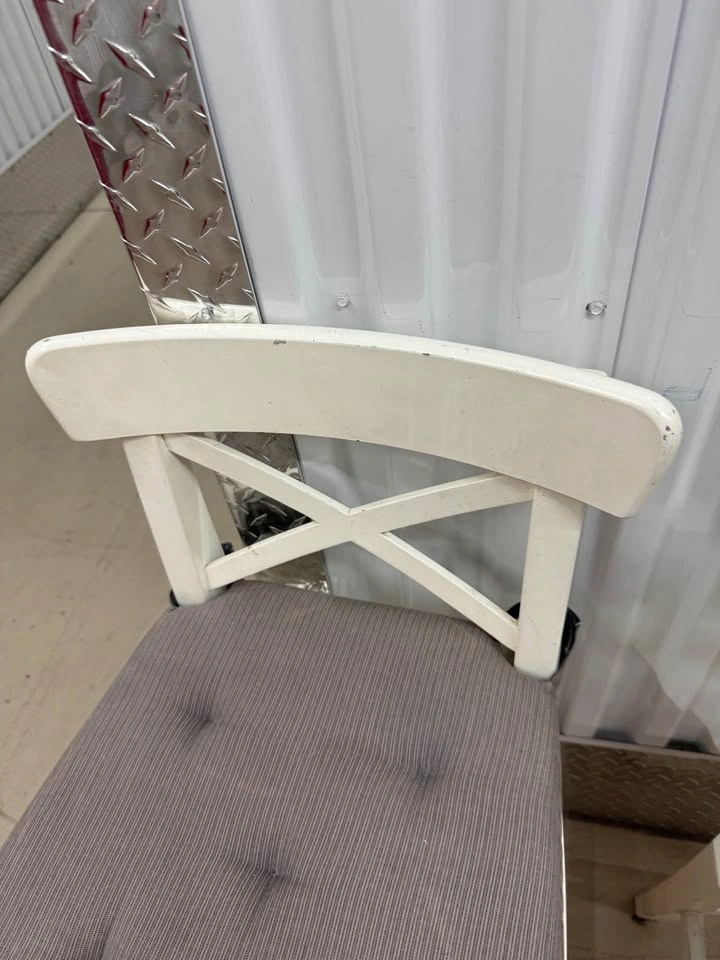 Moving Sale - White high chairs - photo 4