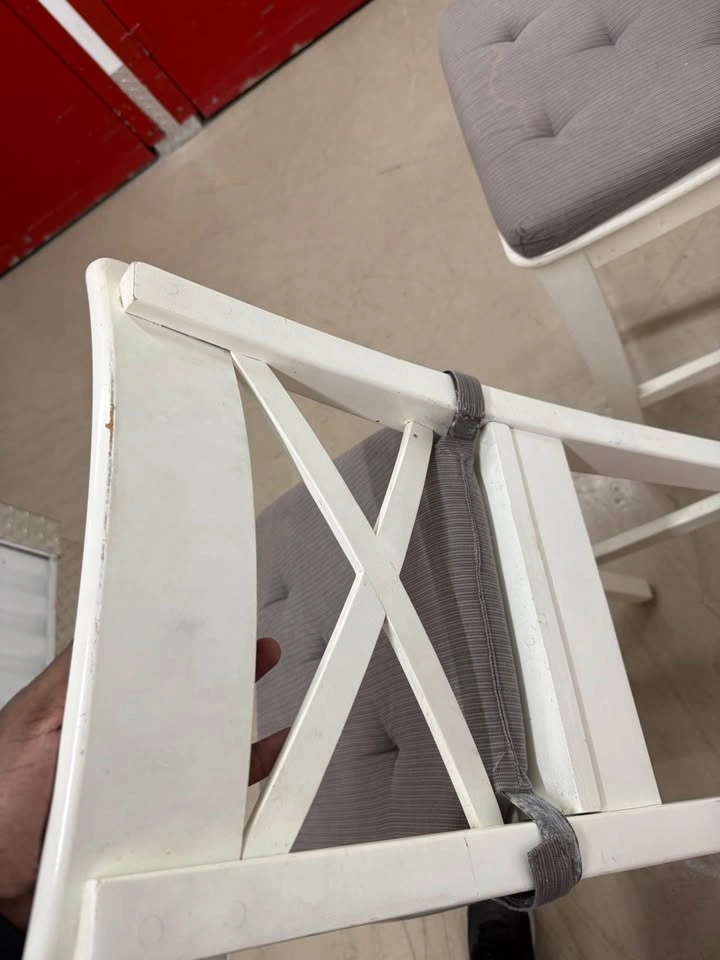 Moving Sale - White high chairs - photo 5