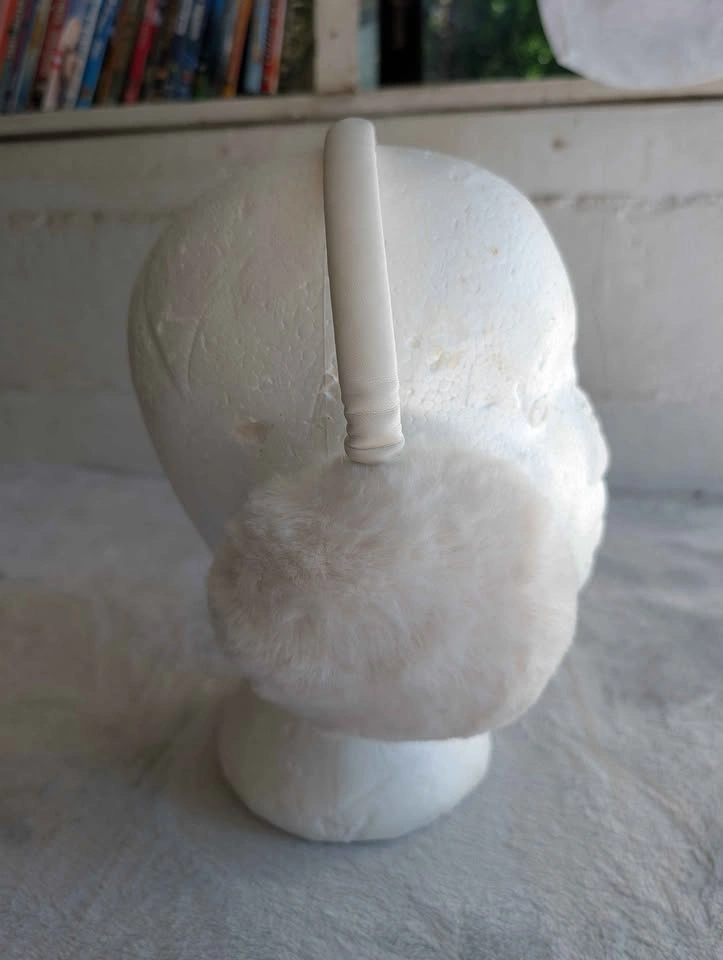 Alo white earmuff - photo 3