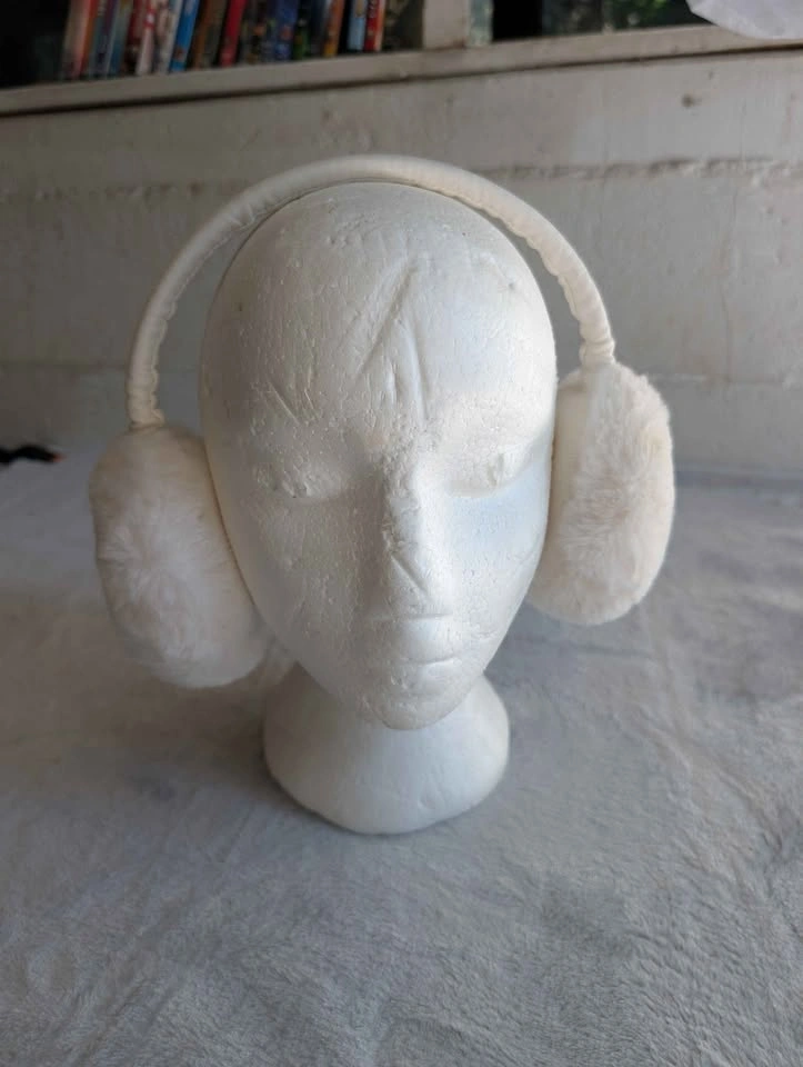 Alo white earmuff - photo 4
