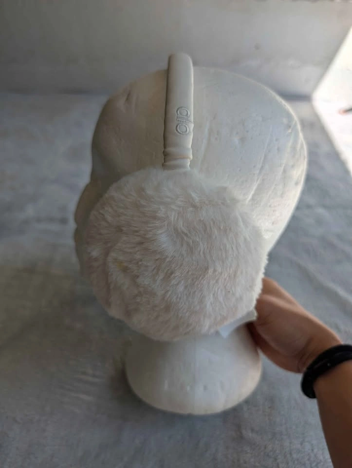 Alo white earmuff - photo 5