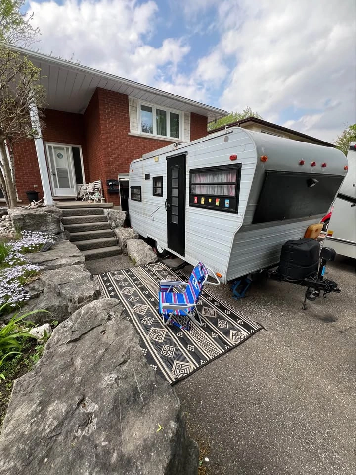 Vintage off grid camper 18’ - photo 2