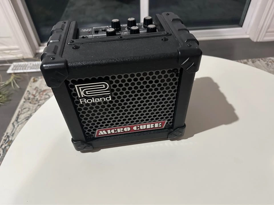 Roland Micro Cube Amp - photo 2