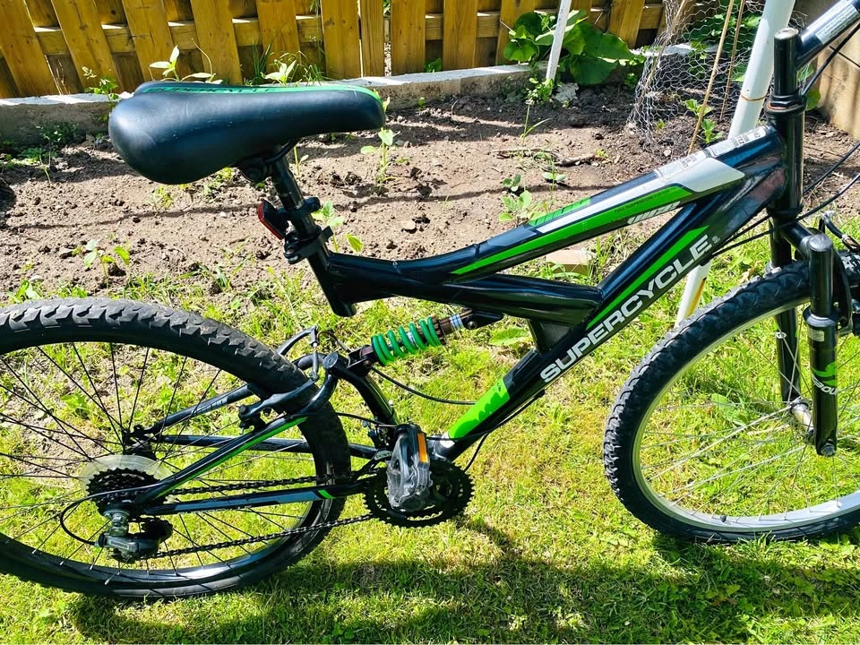 Supercycle 26” Whirl Full Suspension 18 Speed Bike