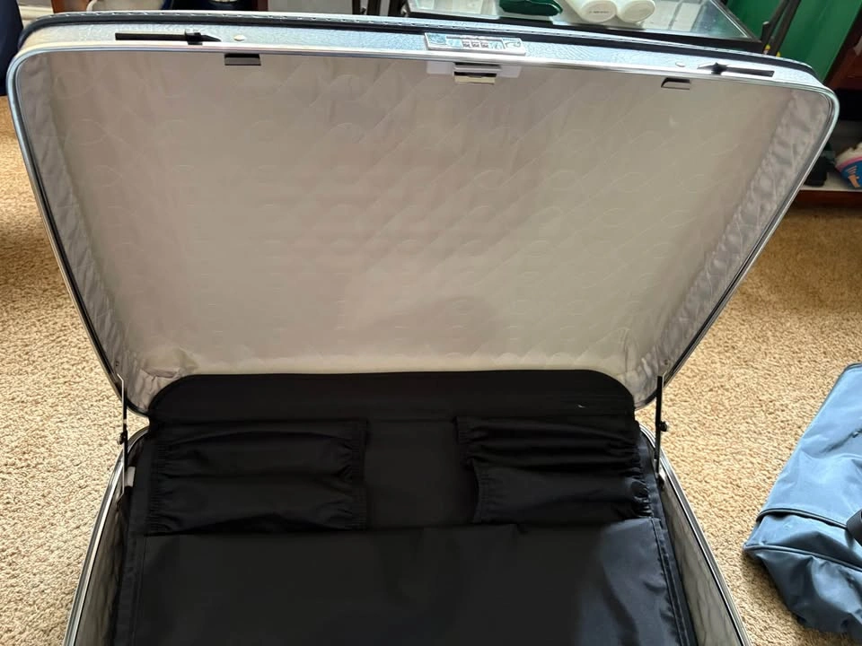 American Tourister Vintage Hard Shell Suitcase & Carry on Bag - photo 4