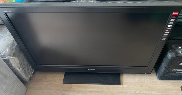 2 Old TVs - Samsung and Sony - Best offer