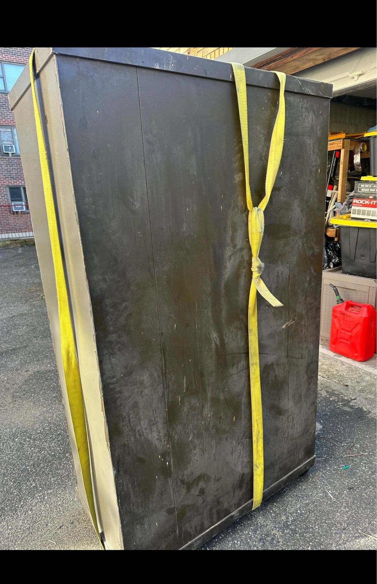 Heavy-duty industrial storage safe