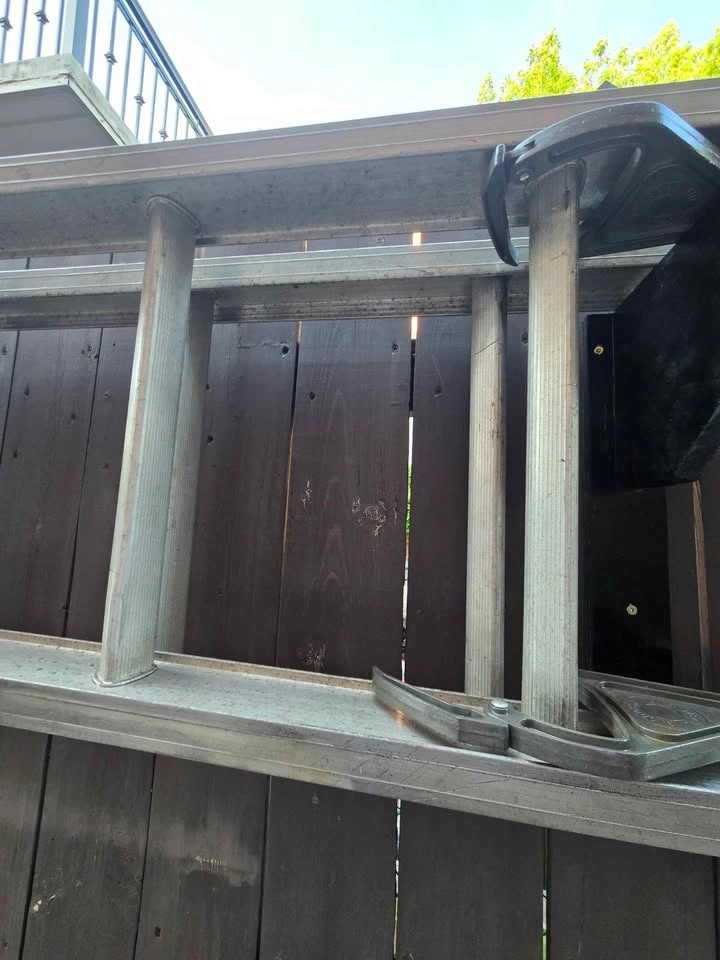 44Ft Aluminum Ladder - photo 3