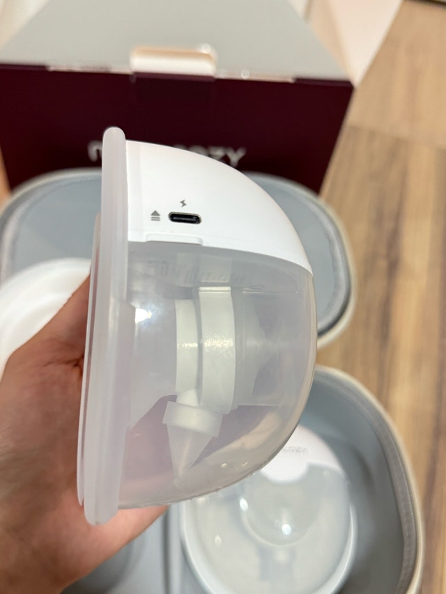 Brand New-Momcozy Breast Pump - photo 4