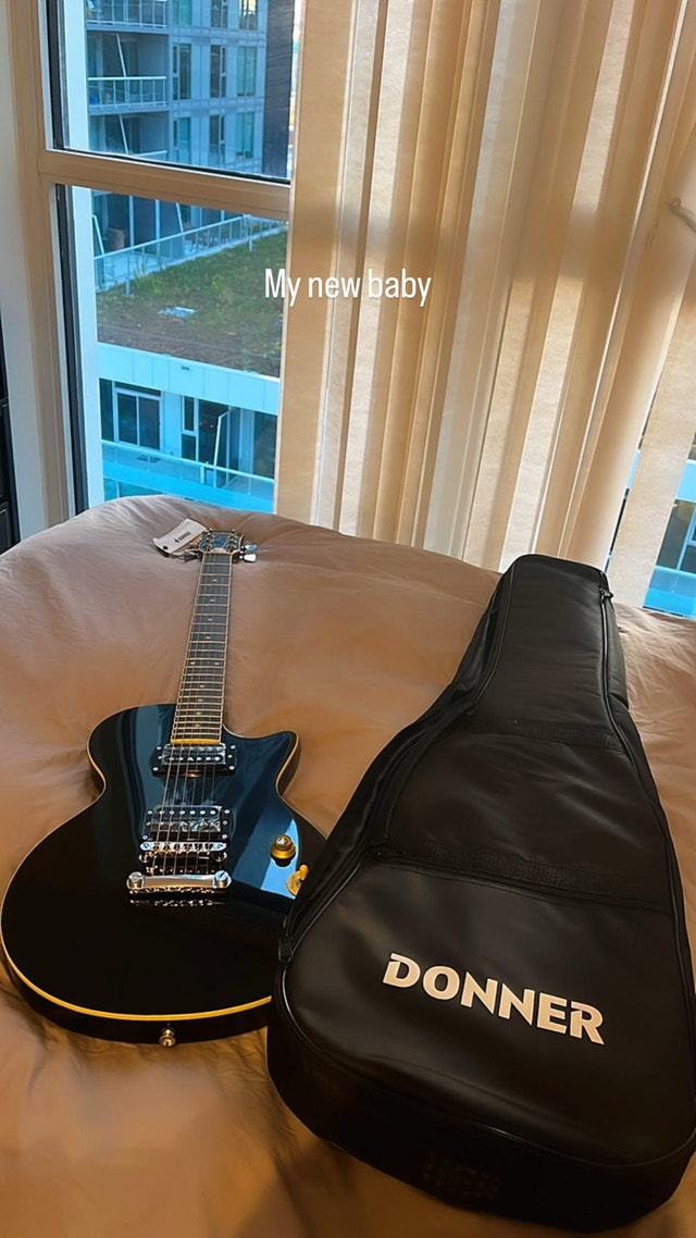 Donner Electric Guitar Bundle – Guitar + Amp + Bag