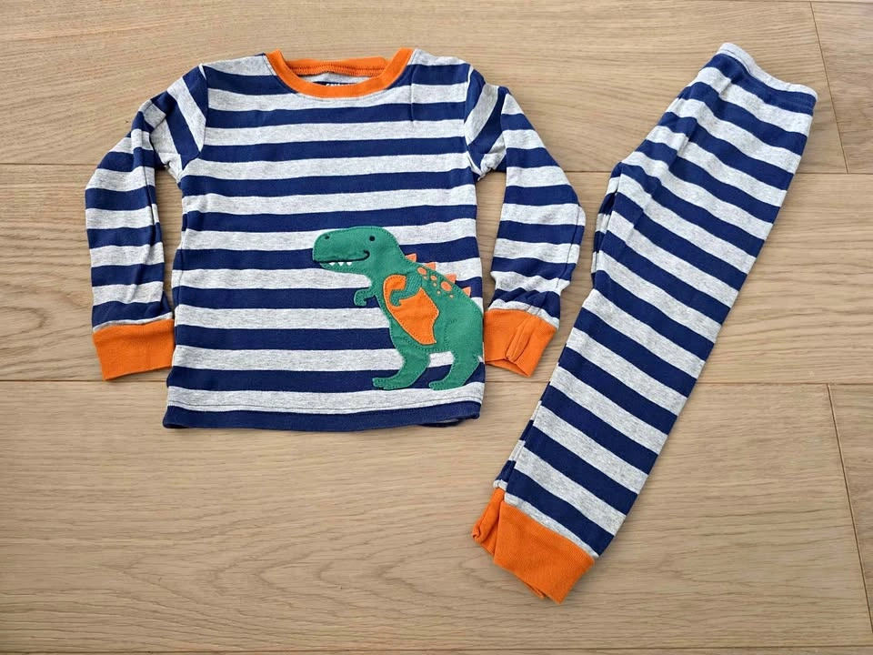 3T Carter's pajamas