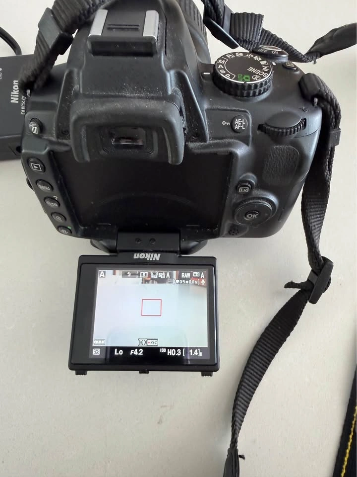 Nikon D5000 DSLR Camera + 18-55mm VR Lens + Battery + Charger + - photo 3
