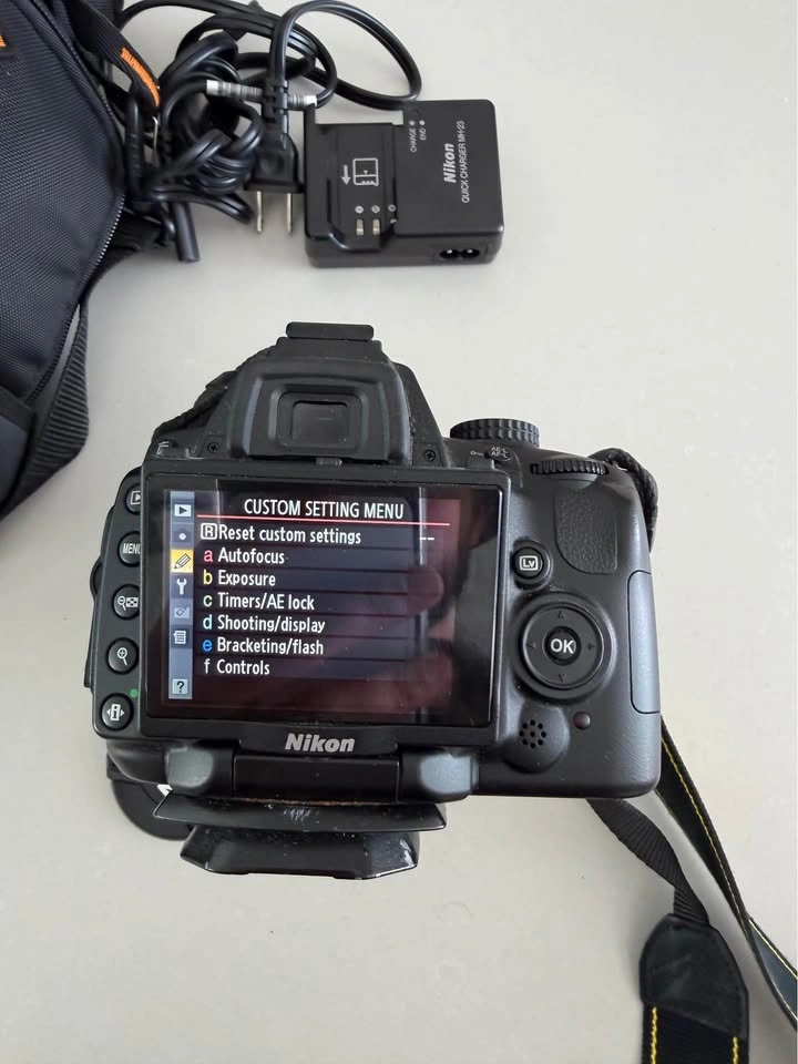 Nikon D5000 DSLR Camera + 18-55mm VR Lens + Battery + Charger + - photo 5
