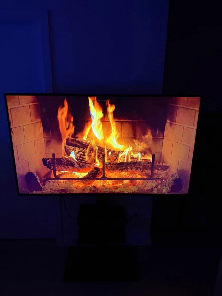 Samsung 65” 4K Smart TV w/ Floor Stand, Shelves & LED Backlight - photo 4