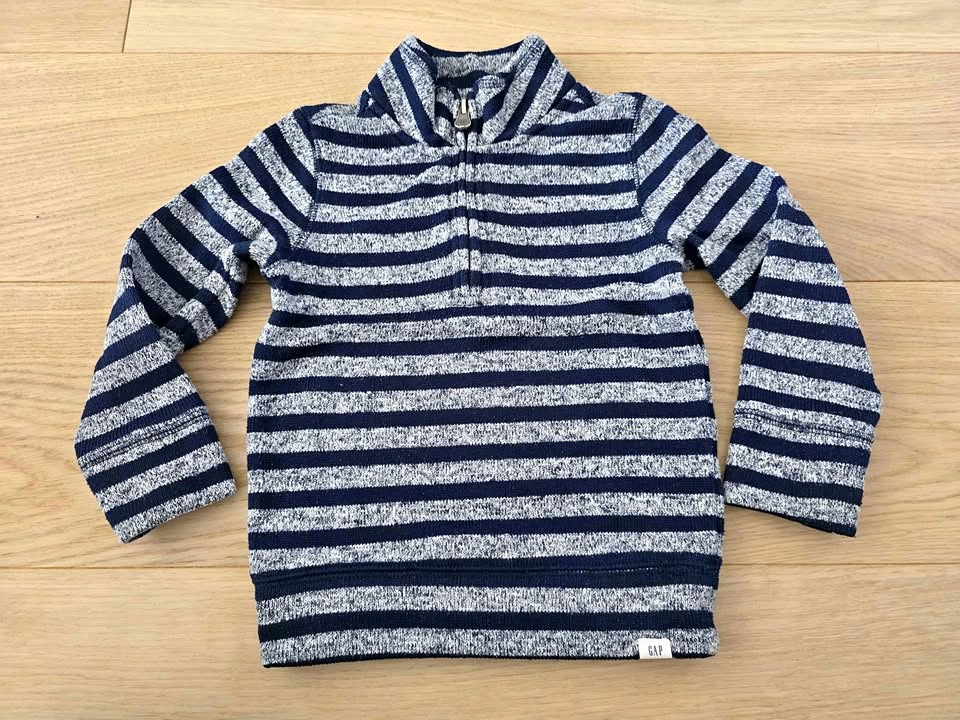 3T Gap sweater