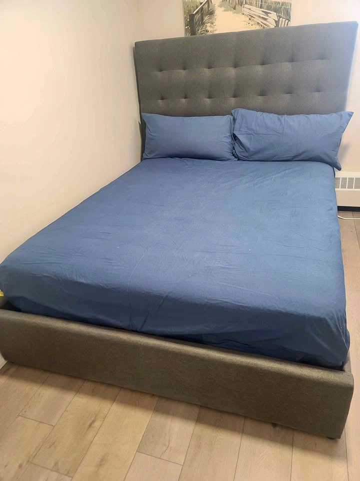 Queen Storage Bed with Lift-Up Storage – Grey Upholstered