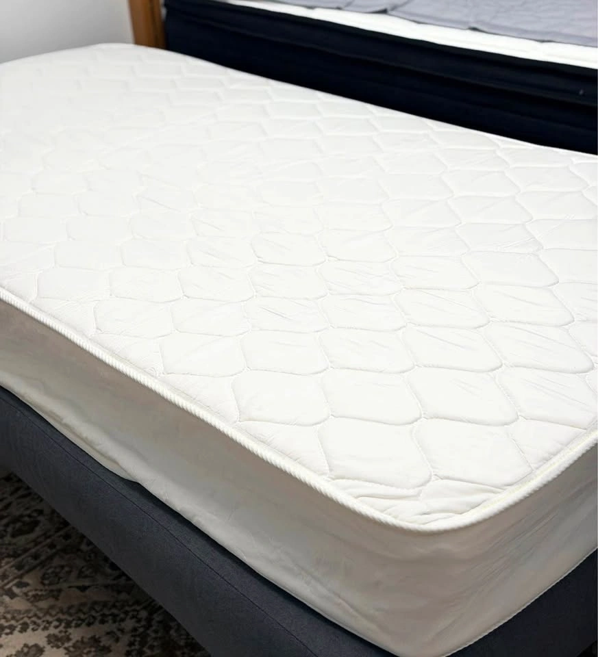 [Moving Sale] Super Clean 8" Innerspring Mattress (Twin Size)