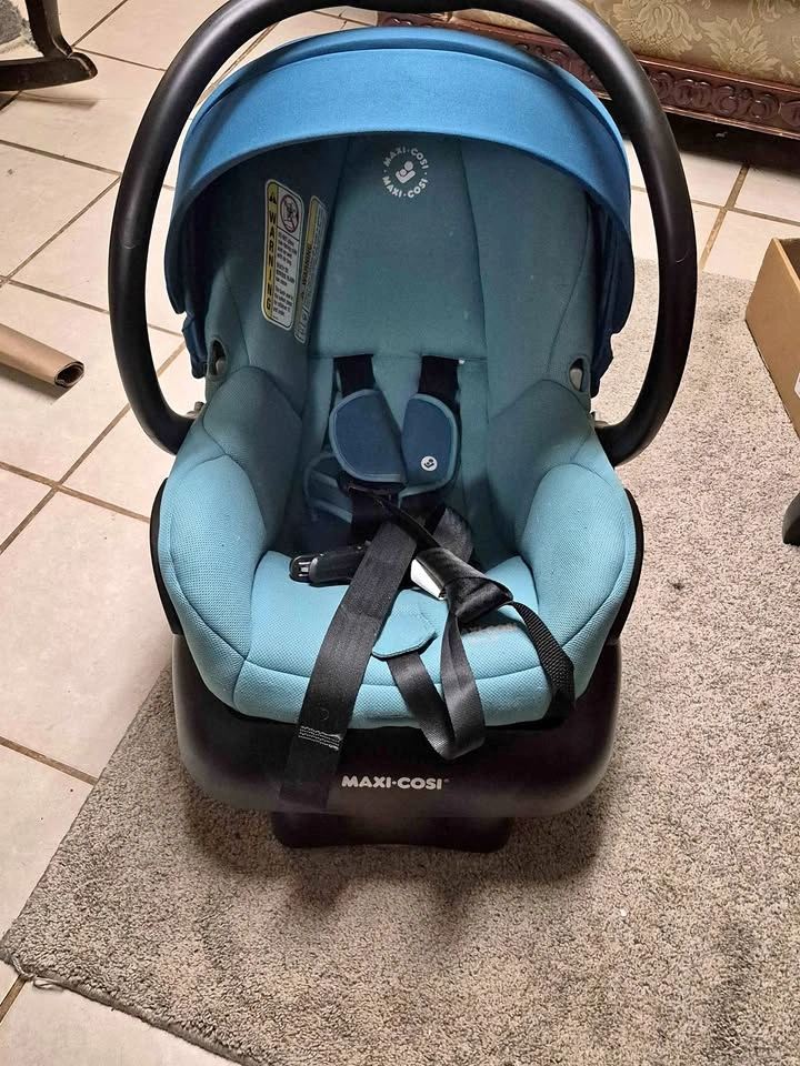 Maxi-Cosi Mico 30 Infant Car Seat with base