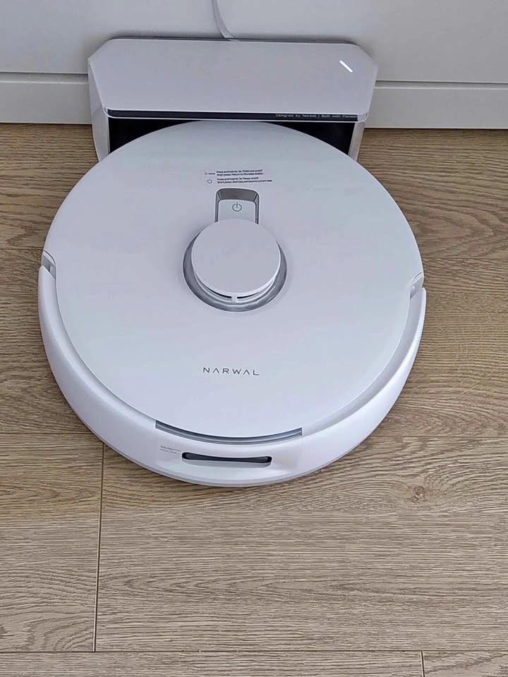 Narwal Freo X Plus Robot Vacuum and Mop