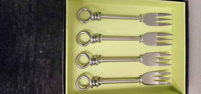 Table Manners Cake Forks Brand New - photo 2