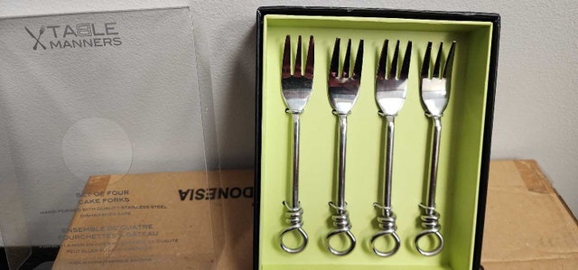 Table Manners Cake Forks Brand New - photo 3