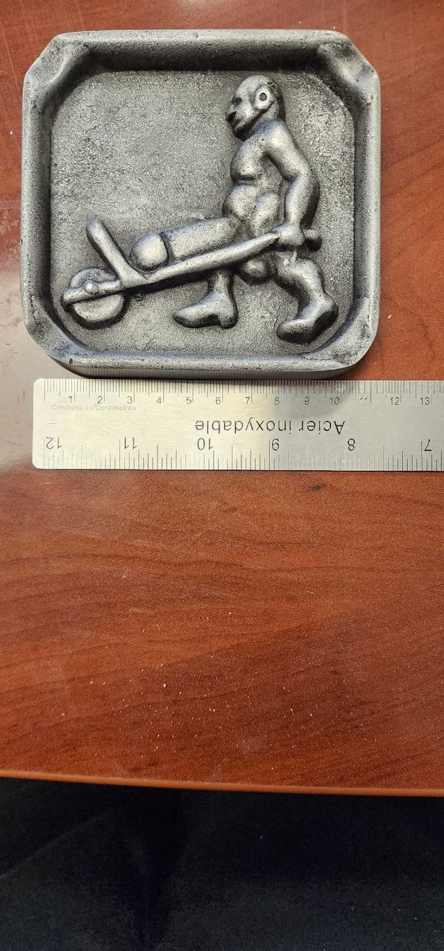 Metal Plaque Novelty Figure Ashtray - photo 3