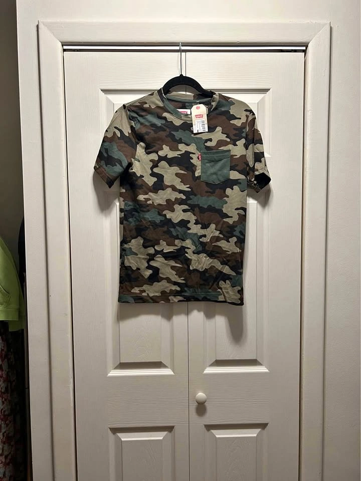 Brand new Levi's Camouflage kids T-Shirt size L
