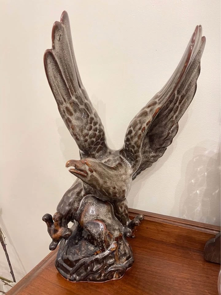 LARGE CERAMIC POTTERY EAGLE - photo 2