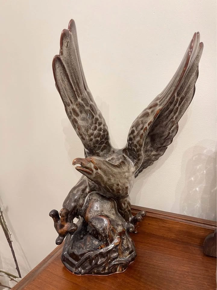 LARGE CERAMIC POTTERY EAGLE - photo 4