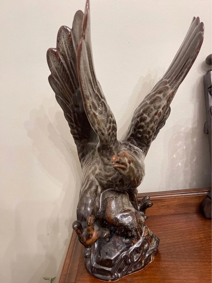 LARGE CERAMIC POTTERY EAGLE - photo 5