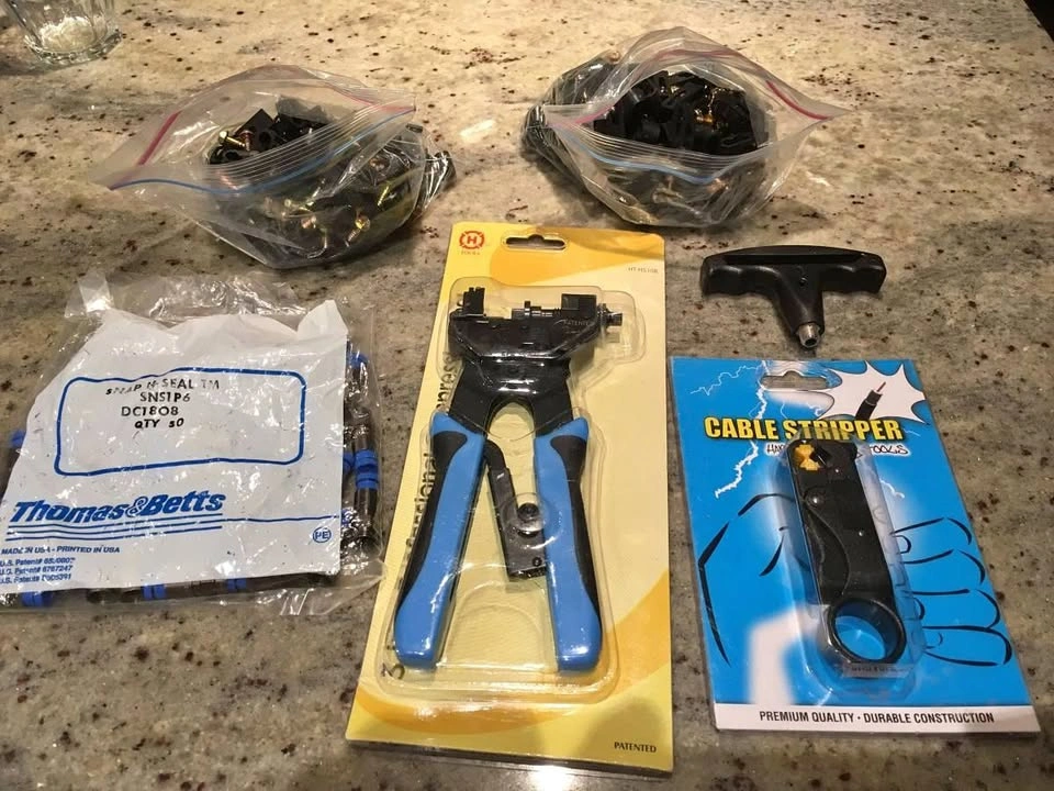 Coax TV RG59 RG6 crimping tool + Connectors + Clips