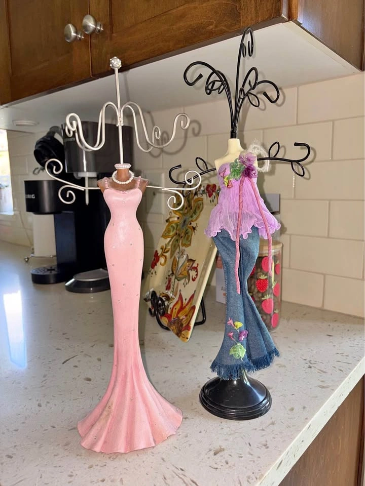 Jewelry hangers