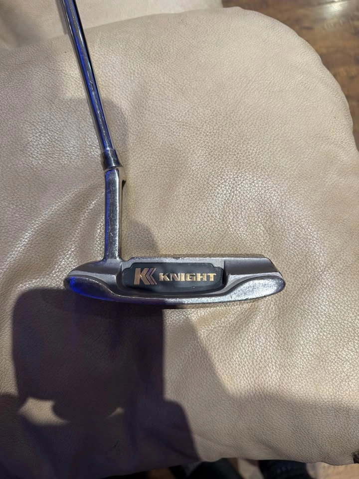 Knight RH putter with Odyssey grip - photo 3
