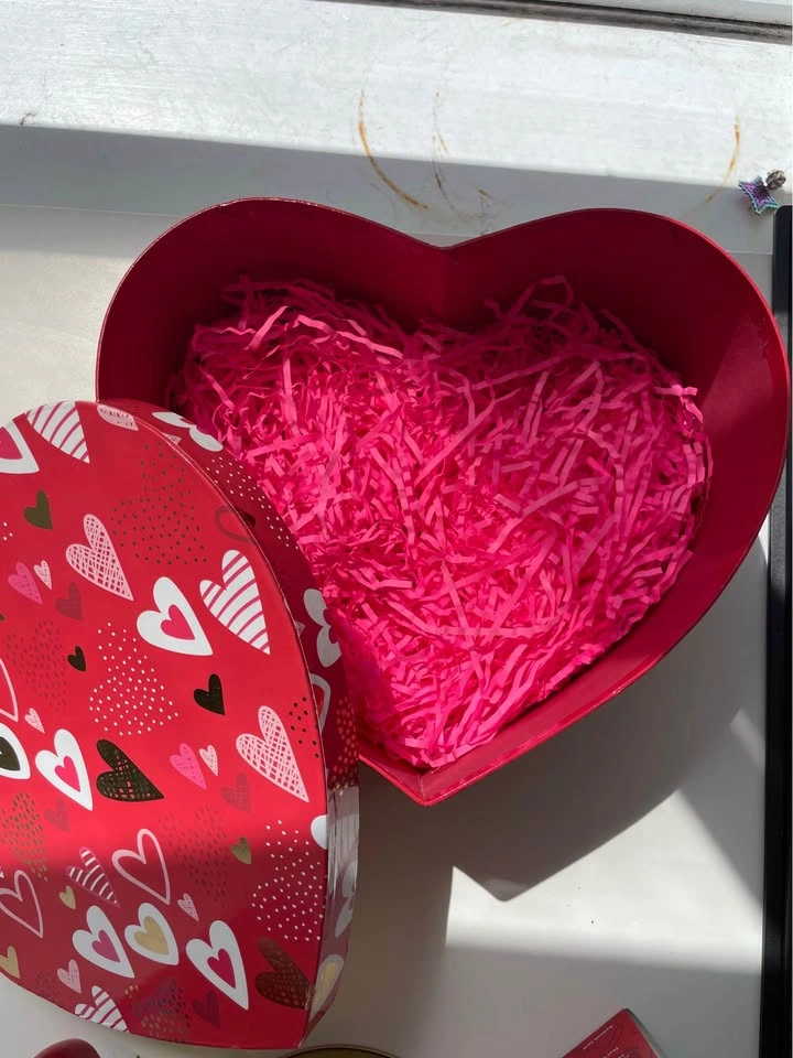 Heart Shaped Gift Box - photo 2