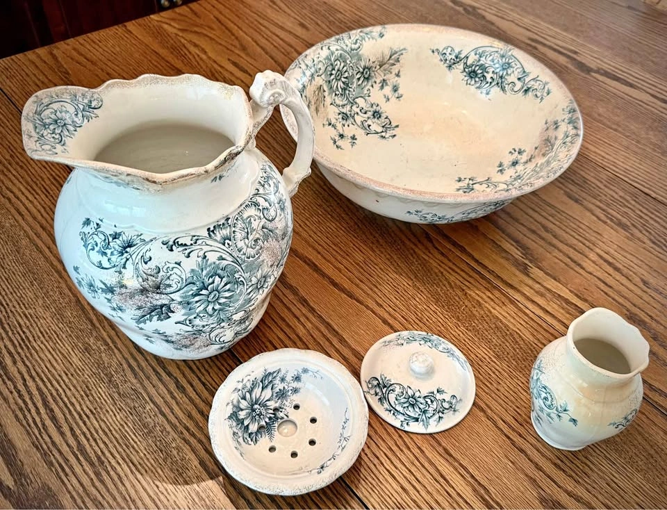 Antique wash set