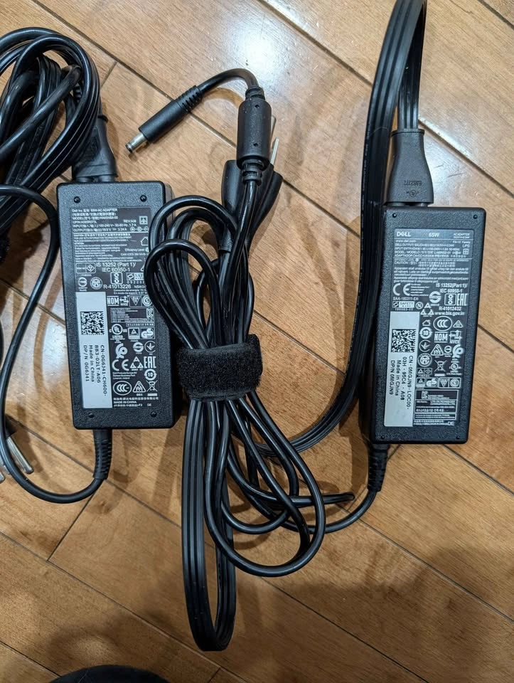 Dell Laptop Charger Small Pin 65 Watt - photo 2