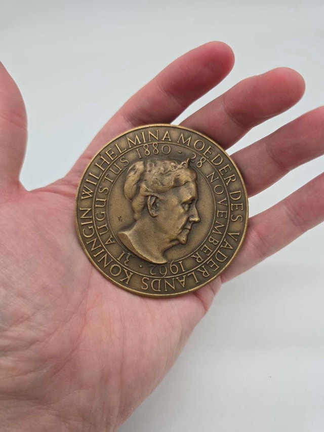 1962 Queen Wilhelmina Death Commemorative Bronze Medal - photo 3