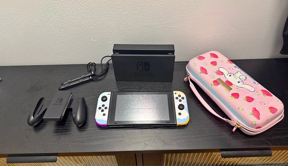 Nintendo Switch Console Bundle – Tested & Ready to Play 🎮