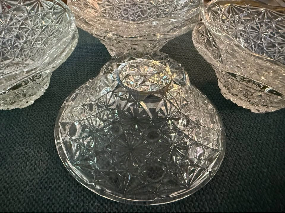 Set of Seven pressed glass starburst pattern dessert dishes - photo 3