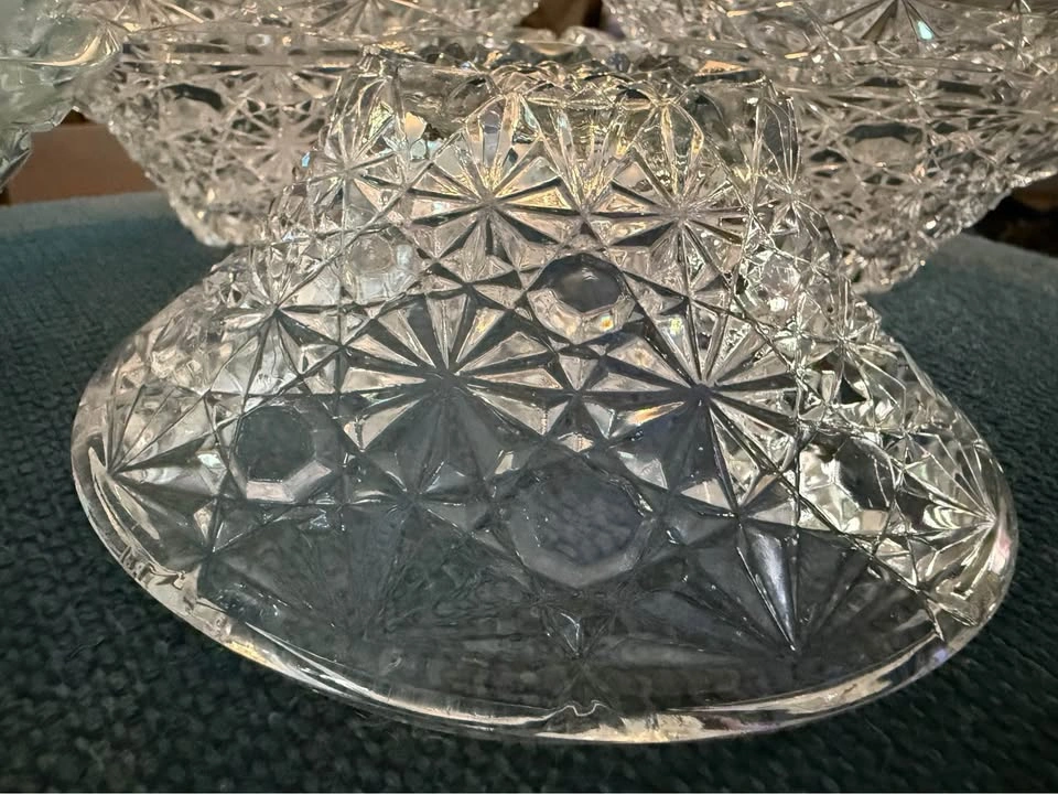 Set of Seven pressed glass starburst pattern dessert dishes - photo 4