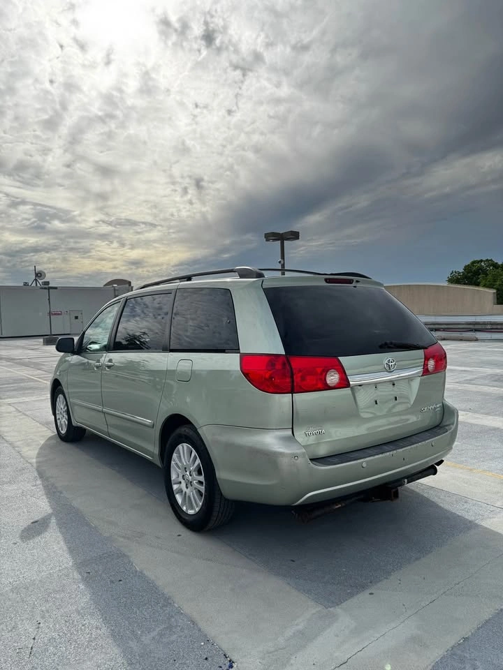 2008 Toyota Sienna · XLE - photo 3